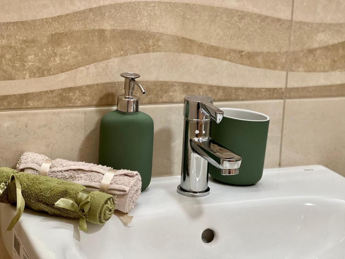 Sara'S Apartment Cozy And Close To Center With Private Parking Skopje Ngoại thất bức ảnh