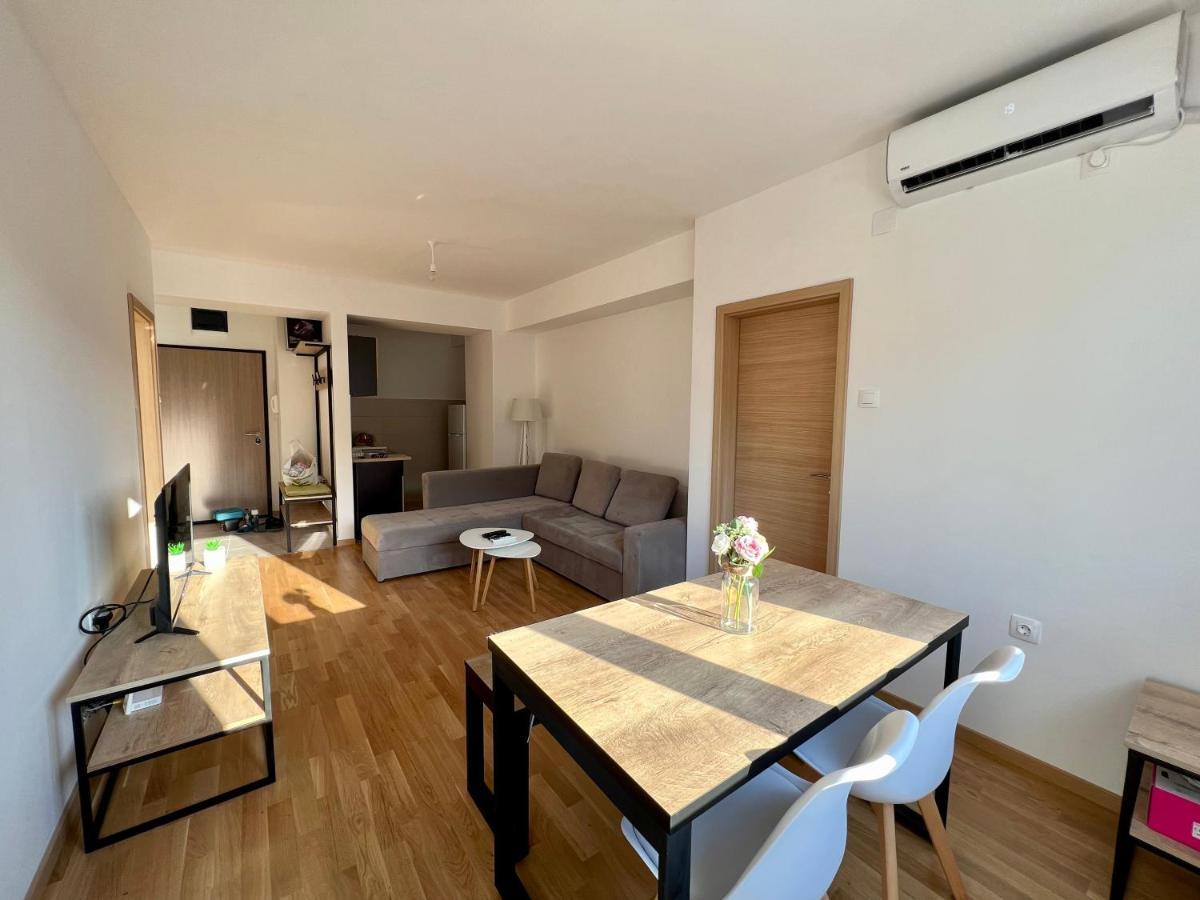 Sara'S Apartment Cozy And Close To Center With Private Parking Skopje Ngoại thất bức ảnh