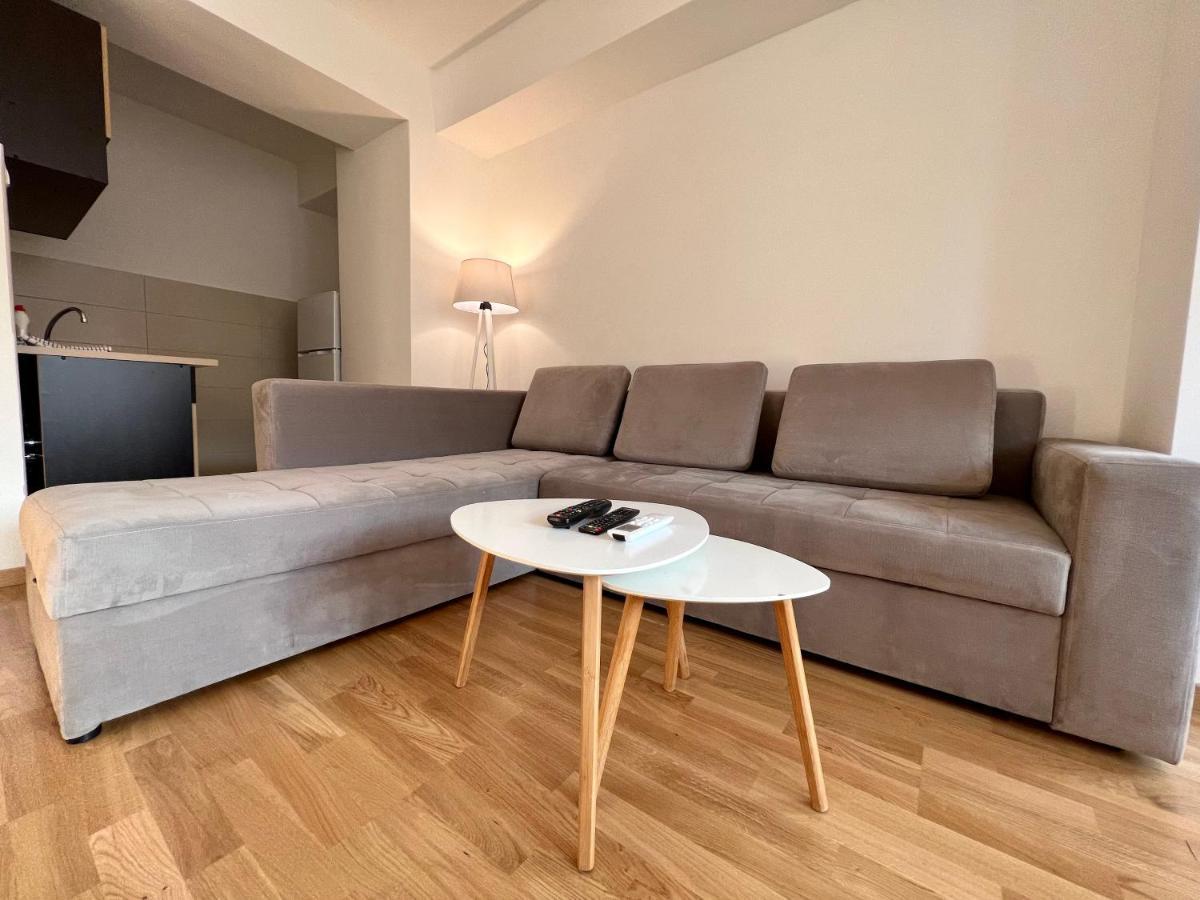 Sara'S Apartment Cozy And Close To Center With Private Parking Skopje Ngoại thất bức ảnh