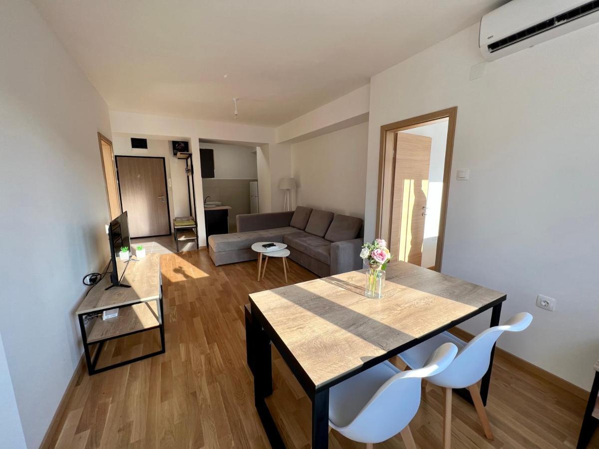 Sara'S Apartment Cozy And Close To Center With Private Parking Skopje Ngoại thất bức ảnh