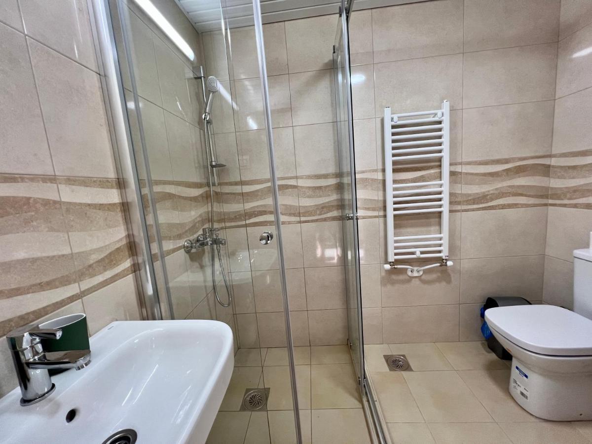 Sara'S Apartment Cozy And Close To Center With Private Parking Skopje Ngoại thất bức ảnh