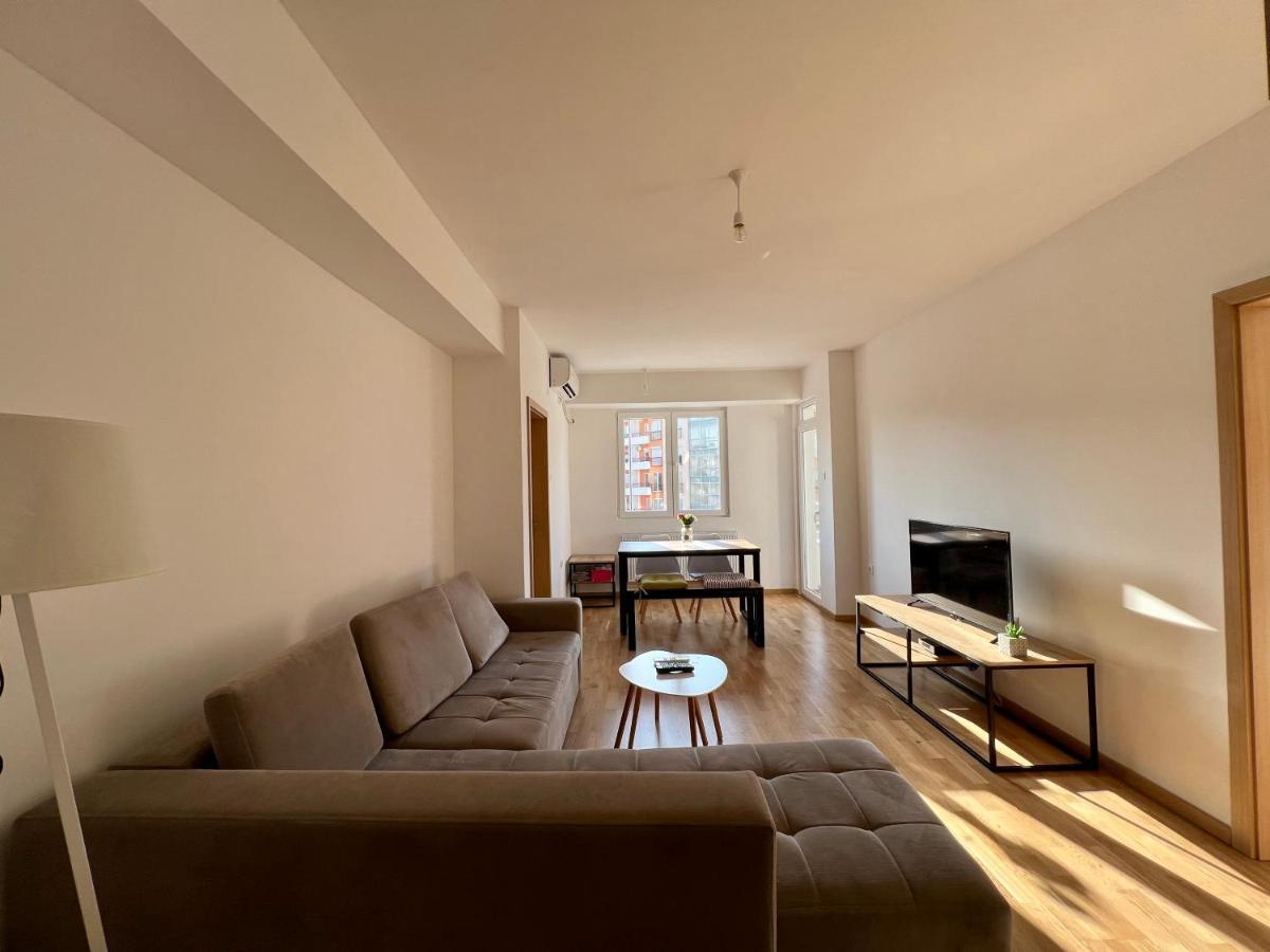 Sara'S Apartment Cozy And Close To Center With Private Parking Skopje Ngoại thất bức ảnh