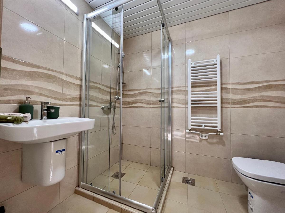 Sara'S Apartment Cozy And Close To Center With Private Parking Skopje Ngoại thất bức ảnh
