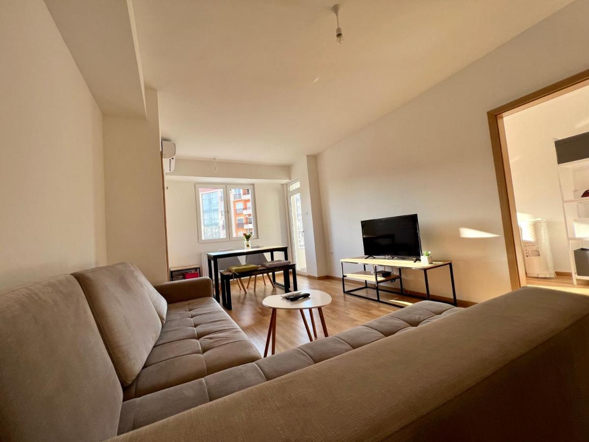 Sara'S Apartment Cozy And Close To Center With Private Parking Skopje Ngoại thất bức ảnh