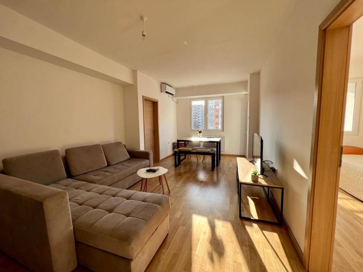 Sara'S Apartment Cozy And Close To Center With Private Parking Skopje Ngoại thất bức ảnh